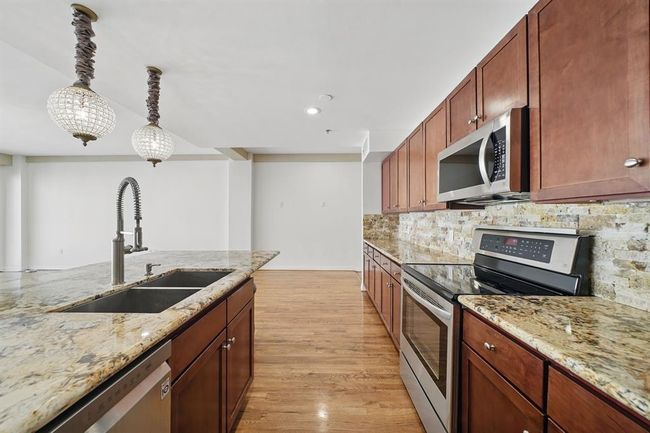 APT-1005 - 917 Main St, Condo with 2 bedrooms, 2 bathrooms and 1 parking in Houston TX | Image 17