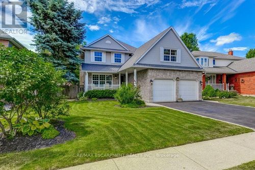 37 Culotta Drive, Hamilton (Waterdown), ON, L8B0G9 | Card Image