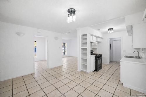 4850 Castle Strm, San Antonio, TX, 78218-4139 | Card Image