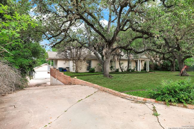 414 E Mandalay Dr, House other with 3 bedrooms, 3 bathrooms and null parking in Olmos Park TX | Image 5