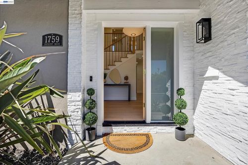 1759 Crescent Dr, Walnut Creek, CA, 94598-1103 | Card Image