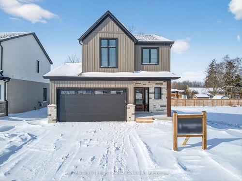 9 Twynstra St, Ailsa Craig, ON, N0M1A0 | Card Image