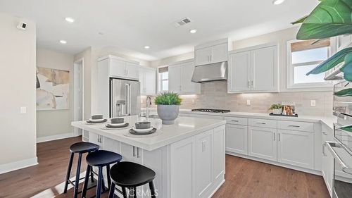 920 Chinon, Irvine, CA, 92618-5911 | Card Image