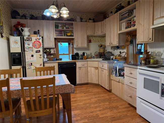 185 Howie Rd, House other with 2 bedrooms, 3 bathrooms and null parking in Big Timber MT | Image 19