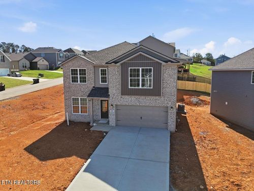 201 Clover Meadow Ln, Maryville, TN, 37801-9546 | Card Image