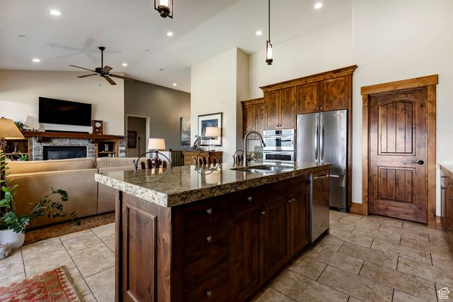 1658 E Viewside Cir, Townhouse with 3 bedrooms, 3 bathrooms and 2 parking in Hideout UT | Image 8