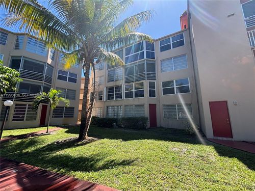 c211-1501 191st St, Miami, FL, 33179-4150 | Card Image