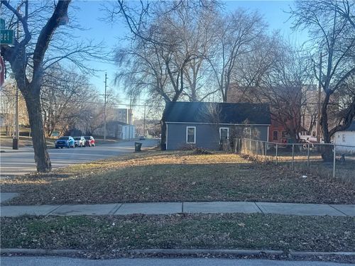 201 Osage St, Leavenworth, KS, 66048-2037 | Card Image