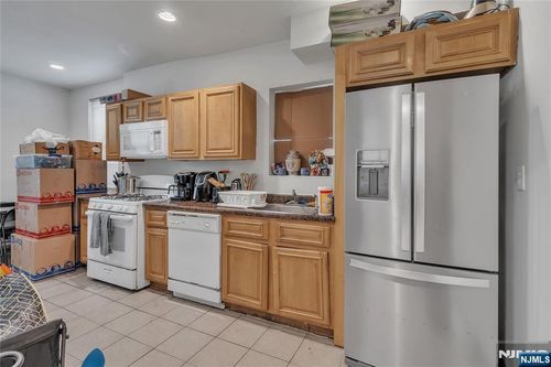 534 S 11th St, Newark, NJ, 07103-2396 | Card Image