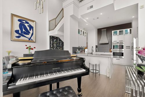 apt-704-2323 N Houston St, Dallas, TX, 75219-7625 | Card Image