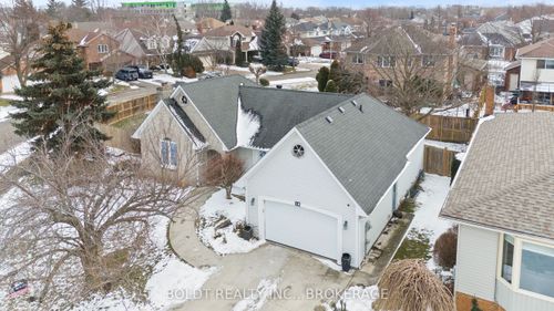 16 Stoney Brook Cres, St Catharines, ON, L2S3J3 | Card Image