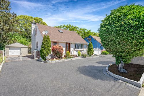 129 Mirin Ave, Roosevelt, NY, 11575-1621 | Card Image