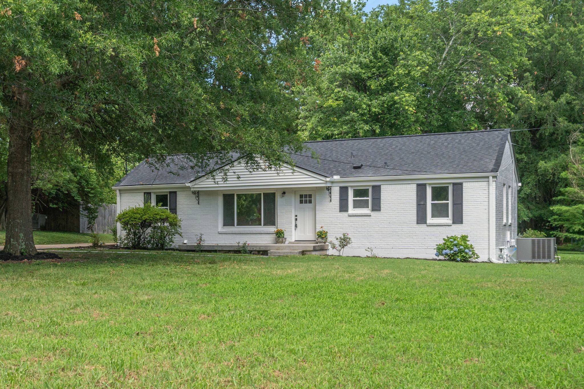 Saunders Ave, Nashville, TN 37216