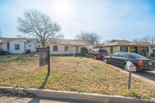 4208 Forbes St, Fort Worth, TX, 76105-5017 | Card Image