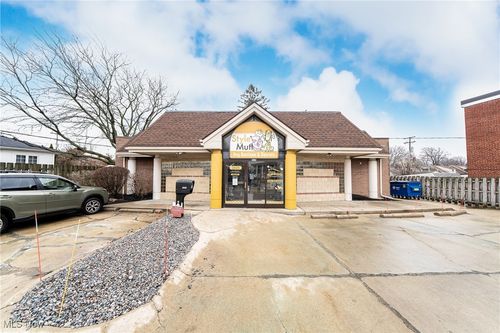 3525 Warren Rd, Cleveland, OH, 44111-3036 | Card Image