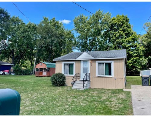 379 Western Ave, Benton Harbor, MI, 49022-6047 | Card Image