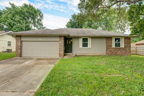 930 W Sunset St, Springfield, MO, 65807-3438 | Card Image
