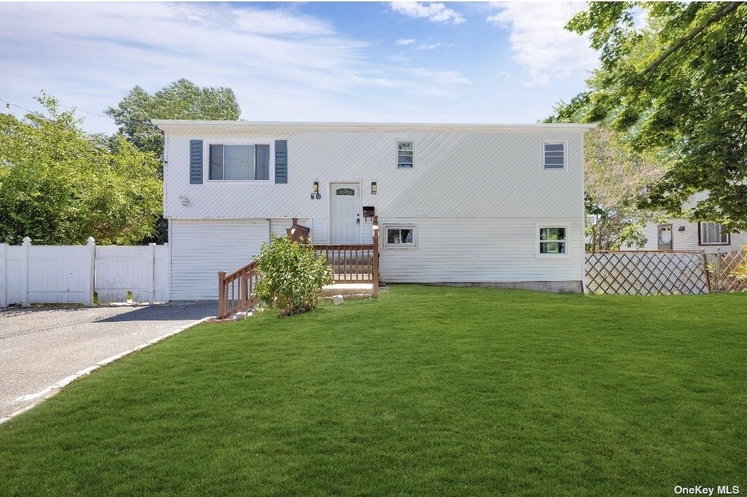 Noble St, Brentwood, NY 11717