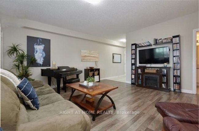 302 - 302 Essa Rd, Condo with 3 bedrooms, 2 bathrooms and 1 parking in Barrie ON | Image 5