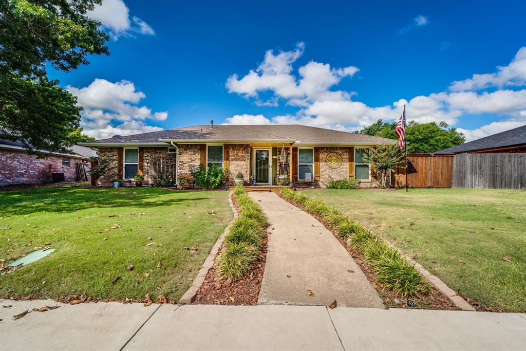 Hacienda Dr, Waxahachie, TX 75165