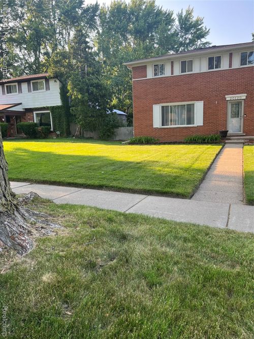 20120 Covington Pkwy, Southfield, MI, 48076-2445 | Card Image