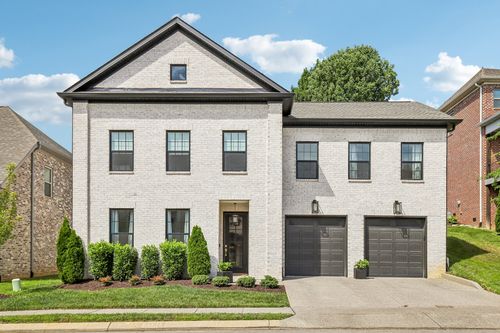 2033 Blackstone Dr, Hendersonville, TN, 37075-2393 | Card Image