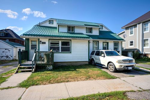 212-214 Garden St, Gananoque, ON, K7G1J2 | Card Image