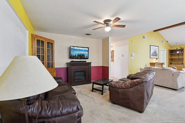 19229 Blume Dr, House other with 3 bedrooms, 2 bathrooms and null parking in Lytle TX | Image 7