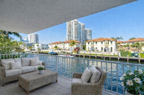 200-4000 Ne 170th St, North Miami Beach, FL, 33160-3138 | Card Image
