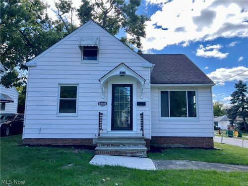 18108 Mccracken Rd, Maple Heights, OH, 44137-1520 | Card Image