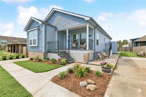 920 Cougar Dr, Arabi, LA, 70032-2126 | Card Image