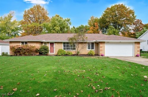 4859 Delevan Dr, Lyndhurst, OH, 44124-1015 | Card Image