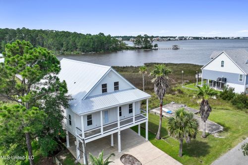 158 Pinecrest Dr, Pass Christian, MS, 39571-9209 | Card Image