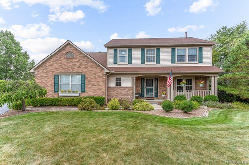 2328 Chestnut Cir, Lake Orion, MI, 48360-2284 | Card Image