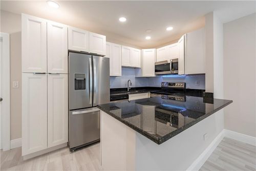 apt-4-628 Ne 8th Ave, Fort Lauderdale, FL, 33304-4680 | Card Image