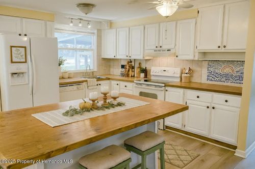 8064 Mission St, Brooksville, FL, 34613-5777 | Card Image