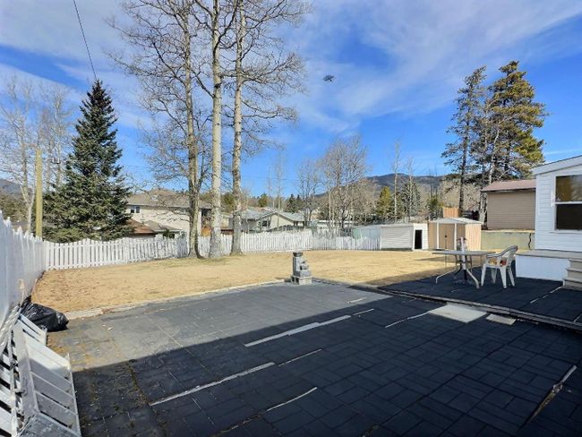 10650 104th Avenue, Home with 5 bedrooms, 2 bathrooms and 2 parking in Grande Cache AB | Image 18