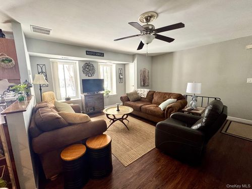 i8-8 Idaho Ct, Coram, NY, 11727-1511 | Card Image