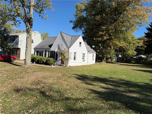 147 Courtland Blvd, Eastlake, OH, 44095-1033 | Card Image