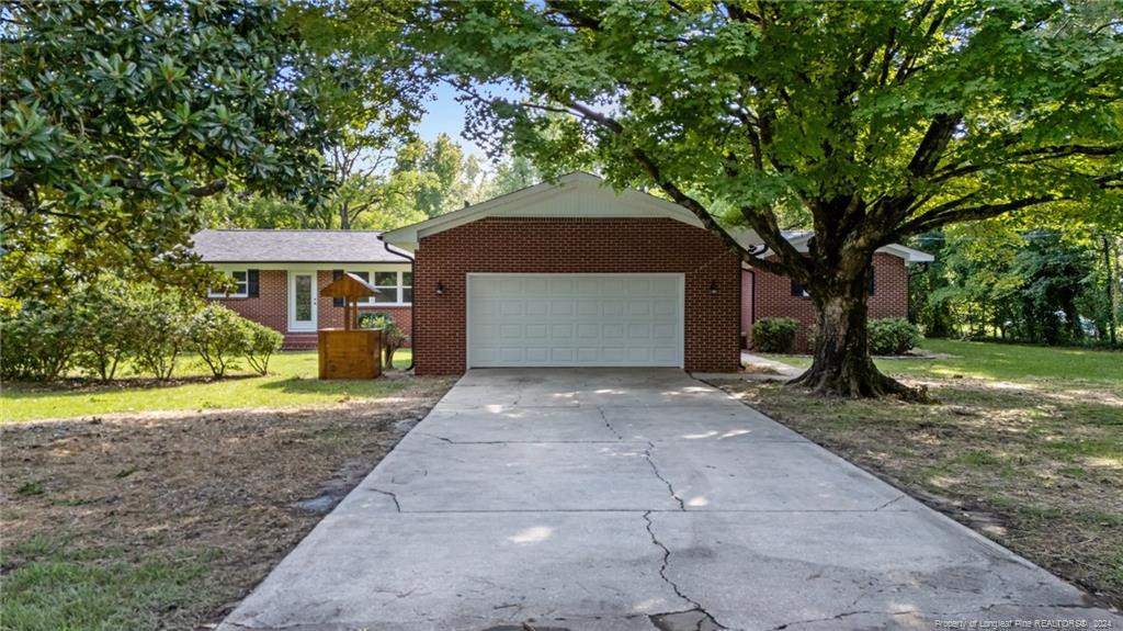 Sycamore Ln, Laurinburg, NC 28352