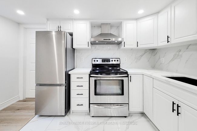 56 Moxley Dr, House other with 6 bedrooms, 4 bathrooms and 5 parking in Hamilton ON | Image 27