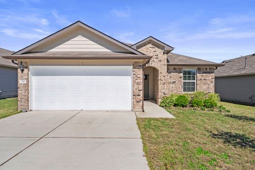320 Darwin Pl, Lockhart, TX, 78644-3641 | Card Image