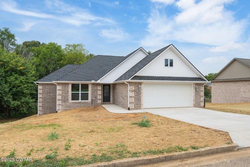 70 Derek Dr, Lexington, TN, 38351-1360 | Card Image