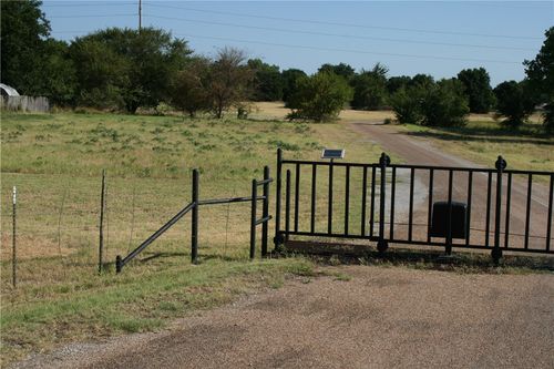 2001 Santa Fe Dr, Weatherford, TX, 76086-6425 | Card Image