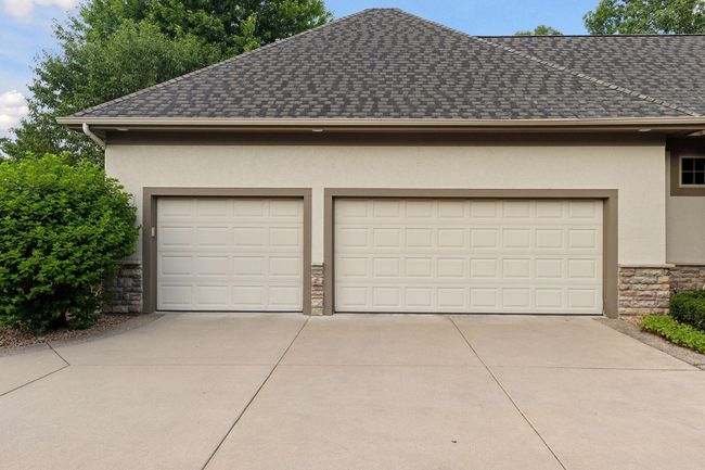 3 car garage with newly epoxied flooring | Image 38