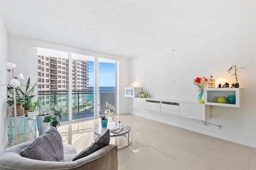 apt-647-3001 S Ocean Dr, Hollywood, FL, 33019-2867 | Card Image