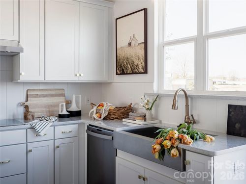 4032 Canvas Ct, Charlotte, NC, 28205-7495 | Card Image