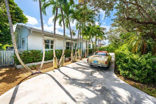 9172 Carlyle Ave, Surfside, FL, 33154-3139 | Card Image