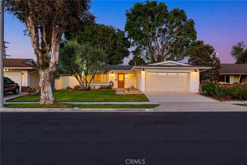 3268 Michigan Ave, Costa Mesa, CA, 92626-2252 | Card Image