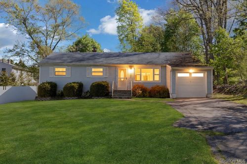2 Onondaga Dr, Wappingers Falls, NY, 12590-4052 | Card Image